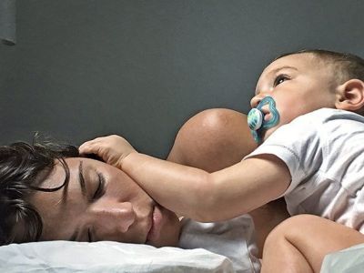 Οι «σκοτεινές» αλήθειες της μητρότητας που ποτέ μια μαμά δε λέει φωναχτά