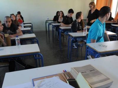 Πανελλαδικές εξετάσεις: Δεν καταργούνται, τι αλλαγές θα ισχύσουν