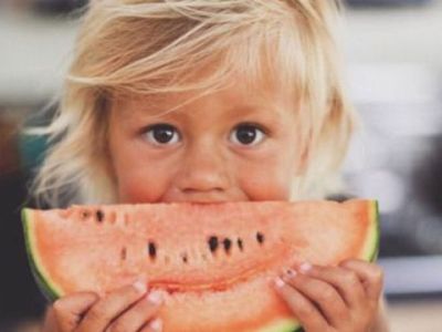 Καλοκαιρινά φρούτα: Ένας «θησαυρός» για την υγεία των παιδιών