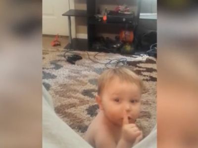 Όταν ο μπαμπάς γίνεται ενοχλητικός, το μωρό αντιδρά (vid)