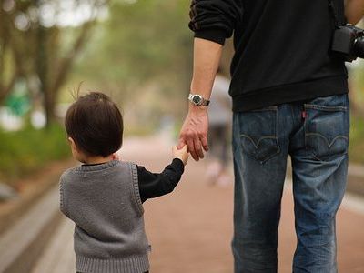 Θα γίνει καλός πατέρας ο σύντροφός σου; 5 + 1 σημάδια που το δείχνουν