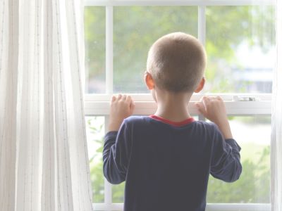 Εσωστρεφή παιδιά: Τα «παιδιά – ορχιδέες» & πώς θα τα βοηθήσετε να… ευδοκιμήσουν