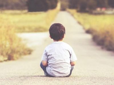 Επιστημονική έρευνα: Σε ποια ηλικία το παιδί μπορεί να περάσει με ασφάλεια το δρόμο;