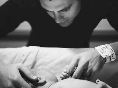 Τι να κάνετε στο δωμάτιο τοκετού: 7 tips για μπαμπάδες