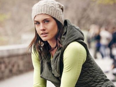 Αμάνικο μπουφάν: Γιατί δεν πρέπει να λείπει από τη ντουλάπα σου