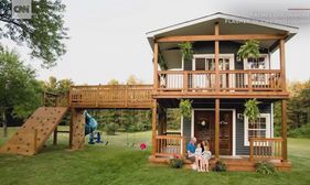 Κουκλόσπιτο σε πραγματικό μέγεθος έφτιαξε ένας μπαμπάς για τις κόρες του