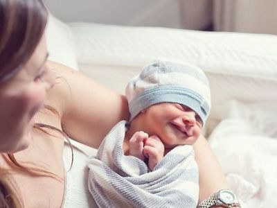 Οι πρώτες 40 ημέρες μετά τη γέννα: Οδηγός για νέες μαμάδες