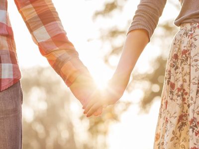 Οκτώ τρόποι για να κρατήσετε τη φλόγα στο γάμο σας ζωντανή