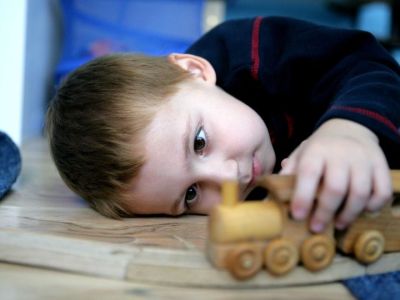 Συμπτώματα αυτισμού μέχρι 2 ετών: Πώς καταλαβαίνεις αν ένα παιδί έχει;