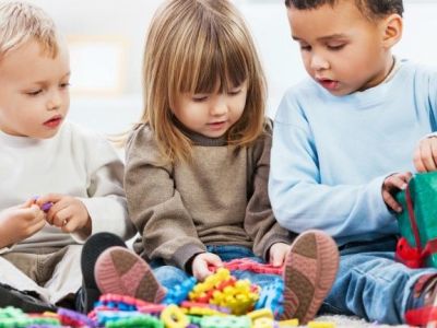 Πώς να ενθαρρύνετε το παιδί σας να  μάθει να μοιράζεται