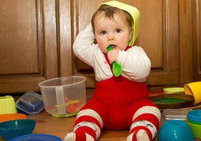 Παιδικά παιχνίδια: Με ποια αντικείμενα του σπιτιού μπορεί να παίζει το παιδί;