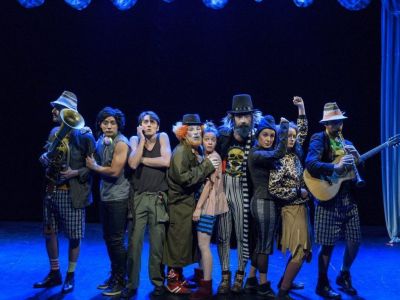 Ιστορίες Άνω – Κάτω, στην παιδική σκηνή του θεάτρου Τζένη Καρέζη