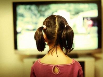 Παιδί και τηλεόραση: Από ποιους παράγοντες επηρεάζονται οι τηλεοπτικές συνήθειες των παιδιών;