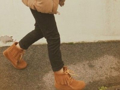 Φέτος το χειμώνα η μόδα προστάζει, μποτάκι με κρόσσια ακόμη και για τα μικρά κορίτσια!