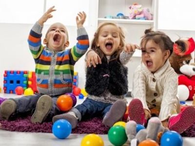 Αισθητηριακά κουτιά: Τι είναι και πώς βοηθούν το παιδί μου;