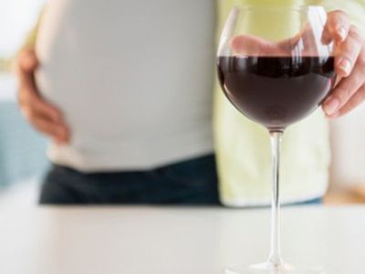 Έρευνα: Το κόκκινο κρασί μπορεί να αυξήσει την πιθανότητα σύλληψης παιδιού