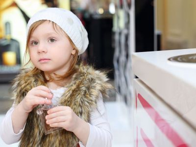 Κι όμως τώρα τα κορίτσια σας, μπορούν να φτιάξουν τα δικά τους αρώματα