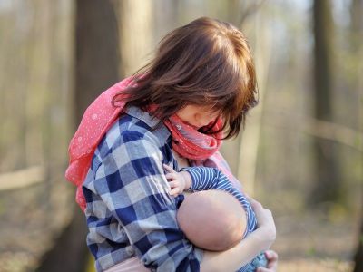 «Ντροπή σου, δε σε μεγάλωσα έτσι». Μία 70χρονη μητέρα είναι το μήνυμα για το δημόσιο θηλασμό