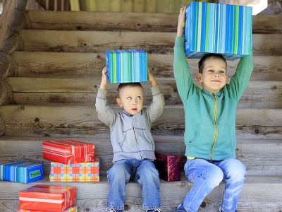 Αδελφική ζήλια: Όταν το ένα παιδί ζηλεύει το άλλο, τι μπορούν να κάνουν οι γονείς