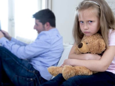 Τι σημαίνει για το παιδί να μεγαλώνει με έναν απόμακρο πατέρα;