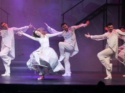 Η «Παπλωματού» της Μαριάννας Τόλη συνεχίζει στο Θέατρο Αριστοτέλειον