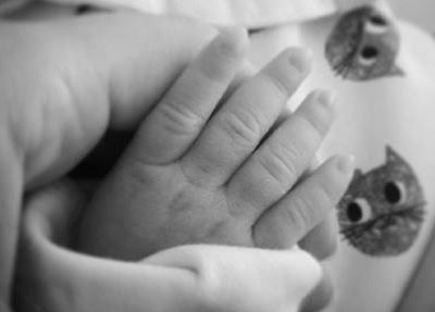 Μια μαμά εξομολογείται: «Πώς είναι να φέρνεις στον κόσμο και να μεγαλώνεις δύο πρόωρα μωρά»