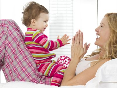 Παιχνίδια κατάλληλα για μωρά 6-12 μηνών - Τι κερδίζει το ενδιαφέρον τους