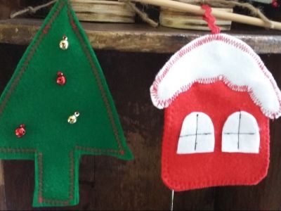 DIY: Φτιάξτε εύκολα χριστουγεννιάτικα στολίδια με τσόχα