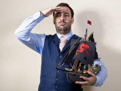 O Γιώργος Χατζηπαύλου στο Mothersblog: «Στην πατρότητα υπερισχύει το χιούμορ»