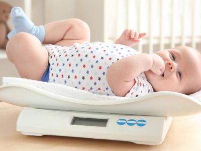 Πρέπει να ζυγίζουμε το νεογέννητο καθημερινά;