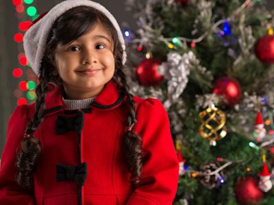 Κόκκινο κλασικό διαχρονικό παλτό που δεν πρέπει να λείπει από την ντουλάπα της κόρης σας