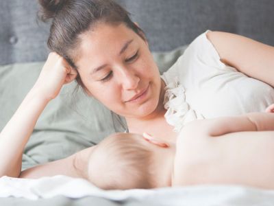 Δεν υπάρχει τίποτα κακό στο να θηλάζω το παιδί μου για να κοιμηθεί