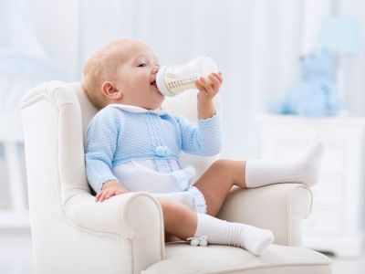 Διατροφή βρέφους: Τι πρέπει να τρώει ένα μωρό 0 έως 12 μηνών