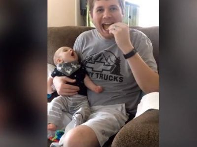 Όλοι μπορούμε να ταυτιστούμε με τη λιγούρα που έχει αυτό το μωρό βλέποντας τα πατατάκια (vid)