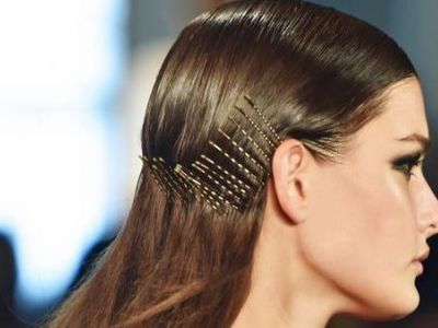 Τσιμπιδάκι μαλλιών- Δείτε πώς μπορεί να σας φανεί χρήσιμο (video)