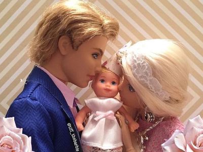 Η Barbie απέκτησε οικογένεια και λογαριασμό στο Instagram, που κάνει θραύση! (pics)