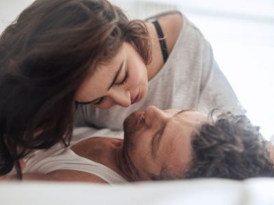 Το ένα και μοναδικό πράγμα που δεν πρέπει να κάνουν τα ζευγάρια πριν το σεξ, σύμφωνα με το γιατρό