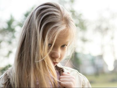 Ντροπαλός έφηβος: Τα χαρακτηριστικά και ο τρόπος αντιμετώπισής του από τους γονείς