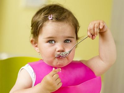 Ορόσημα ανάπτυξης παιδιού 9 μηνών: Όσα πρέπει να γνωρίζετε