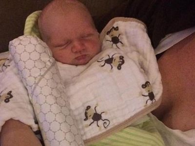 Ο ευρηματικός τρόπος που ανακάλυψε ένας μπαμπάς για να μετράει το ύψος του μωρού του (pics)