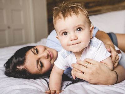 Μωρό 9 μηνών: Όλα όσα πρέπει να γνωρίζετε για την ανάπτυξή του
