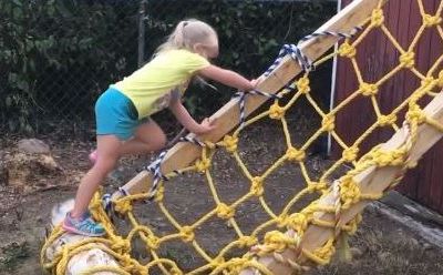 Μπαμπάς έφτιαξε πίστα Survivor και η κόρη του το διασκεδάζει αφάνταστα (video)