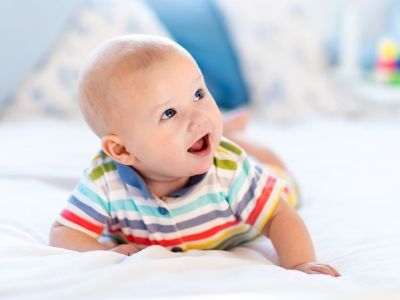 Τummy time με το μωρό, τι είναι και γιατί είναι σημαντικό;