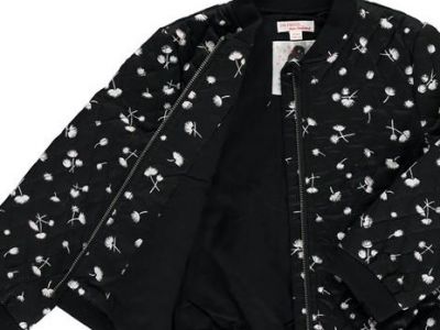 Αυτό το ανοιξιάτικο μπουφάν δεν πρέπει να λείπει από τη ντουλάπα των κοριτσιών σας