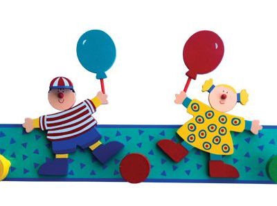 Διακόσμηση παιδικού δωματίου: Ξύλινη κρεμάστρα αγόρι-κορίτσι