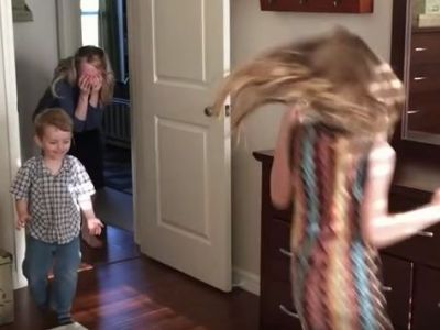 Μαμά 3 παιδιών ήρθε αντιμέτωπη με τη μεγαλύτερη έκπληξη όταν επέστρεψε σπίτι μετά από ταξίδι (vid)