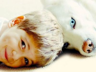 Σαράντα φωτογραφίες που δείχνουν τη μοναδική σχέση παιδιών και σκύλων