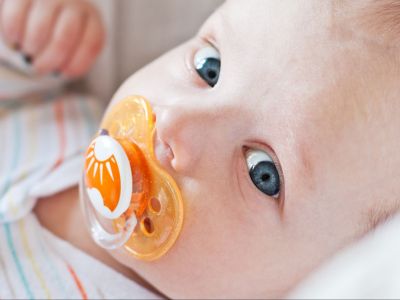 Που μπορείτε να βάζετε την πιπίλα του μωρού σας στις καθημερινές βόλτες