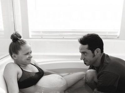 Μπαμπάς ξεγεννά τα δίδυμα παιδιά του - Φωτογραφίες που θα σας συγκλονίσουν