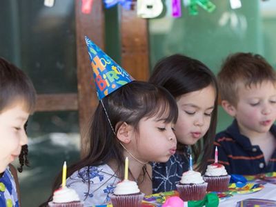 Γενέθλια στην τάξη του παιδιού σας: Ιδέες για να μείνουν αξέχαστα κι εσείς να οργανωθείτε καλύτερα